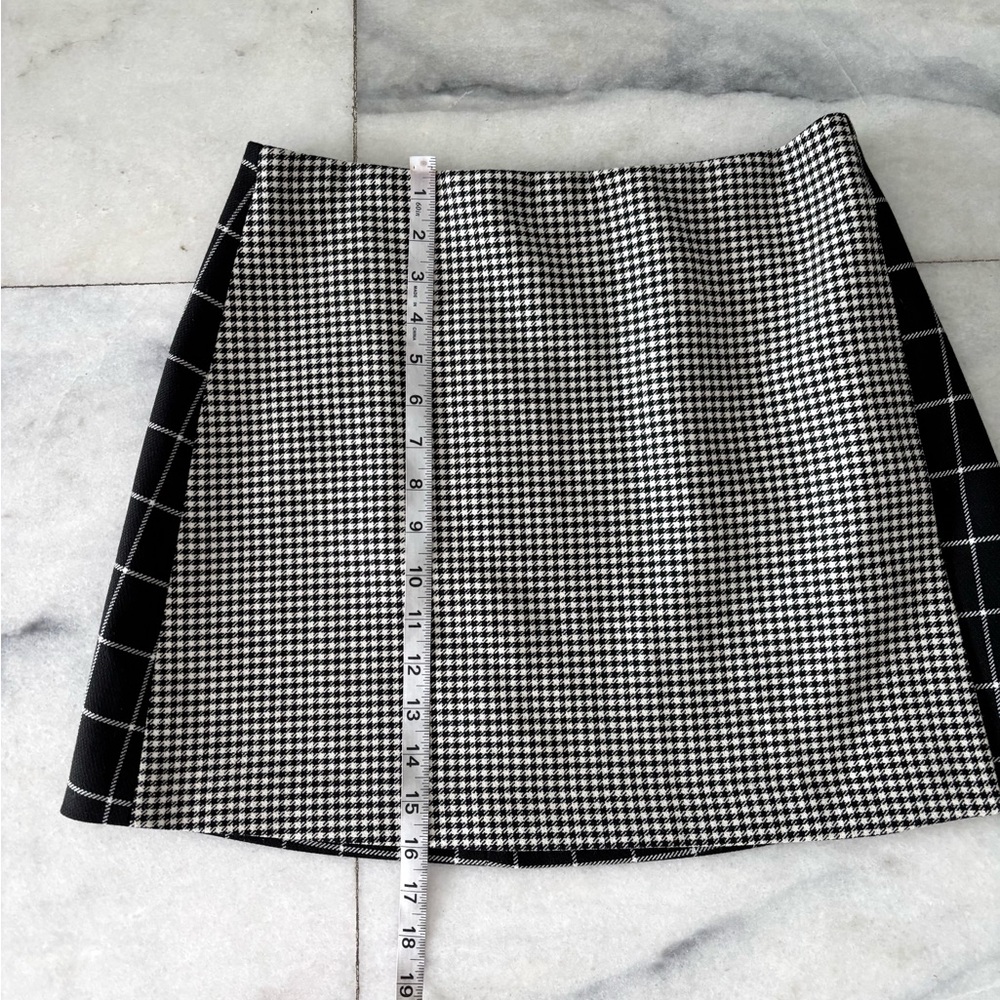 Alice + Olivia Mini Skirt Houndstooth Plaid Black White Women 10 Academia Preppy - Picture 7 of 11